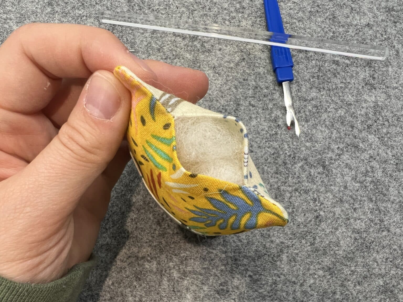 How To Make A Pin Cushion With A Scissor Pocket Quick & Easy